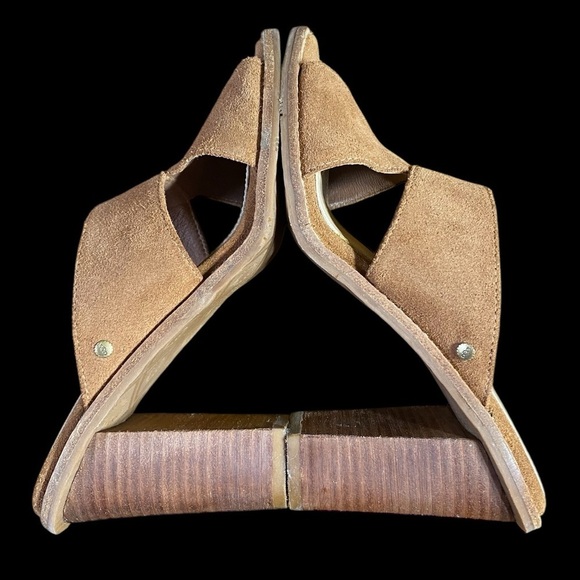 UGG-size 7 CELIA Suede Stacked Heel
Sandals in Chestnut Brown. Worn once! EUC!!! - Picture 13 of 14